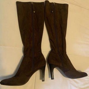 Brown sued heeled boots